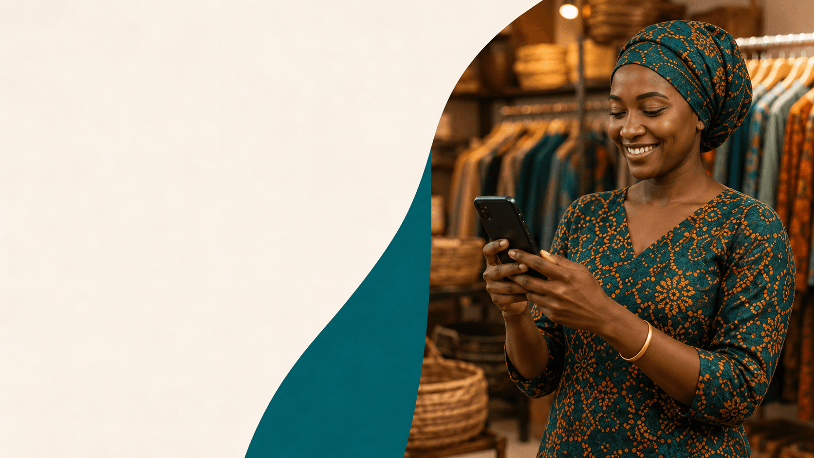 Commerçante africaine utilisant Rayda dans sa boutique